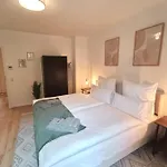 Bright And Central With 2 Beds Incl Workspace