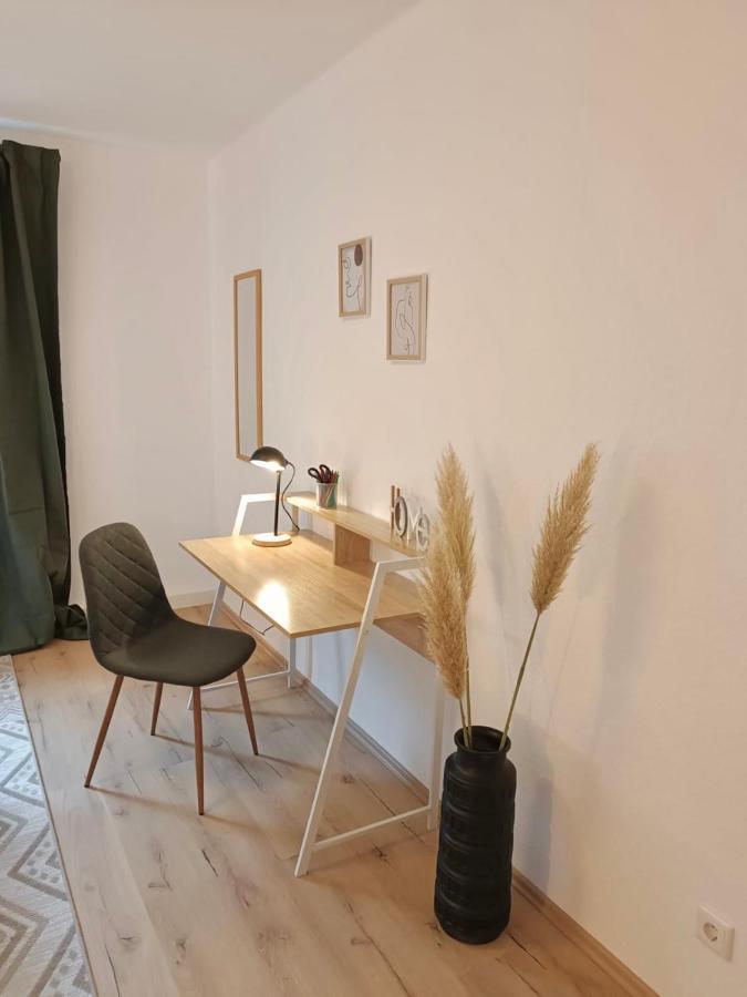 Bright And Central With 2 Beds Incl Workspace